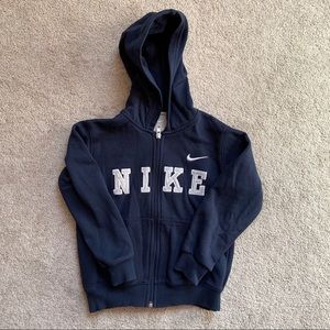 Boy’s navy Nike hooded sweatshirt jacket size 5